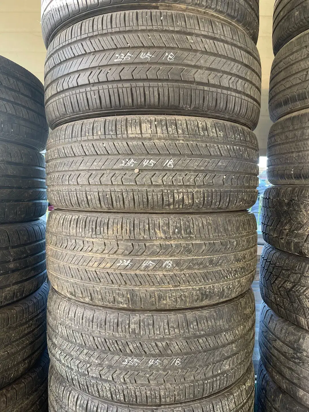 235/45R18 중고타이어